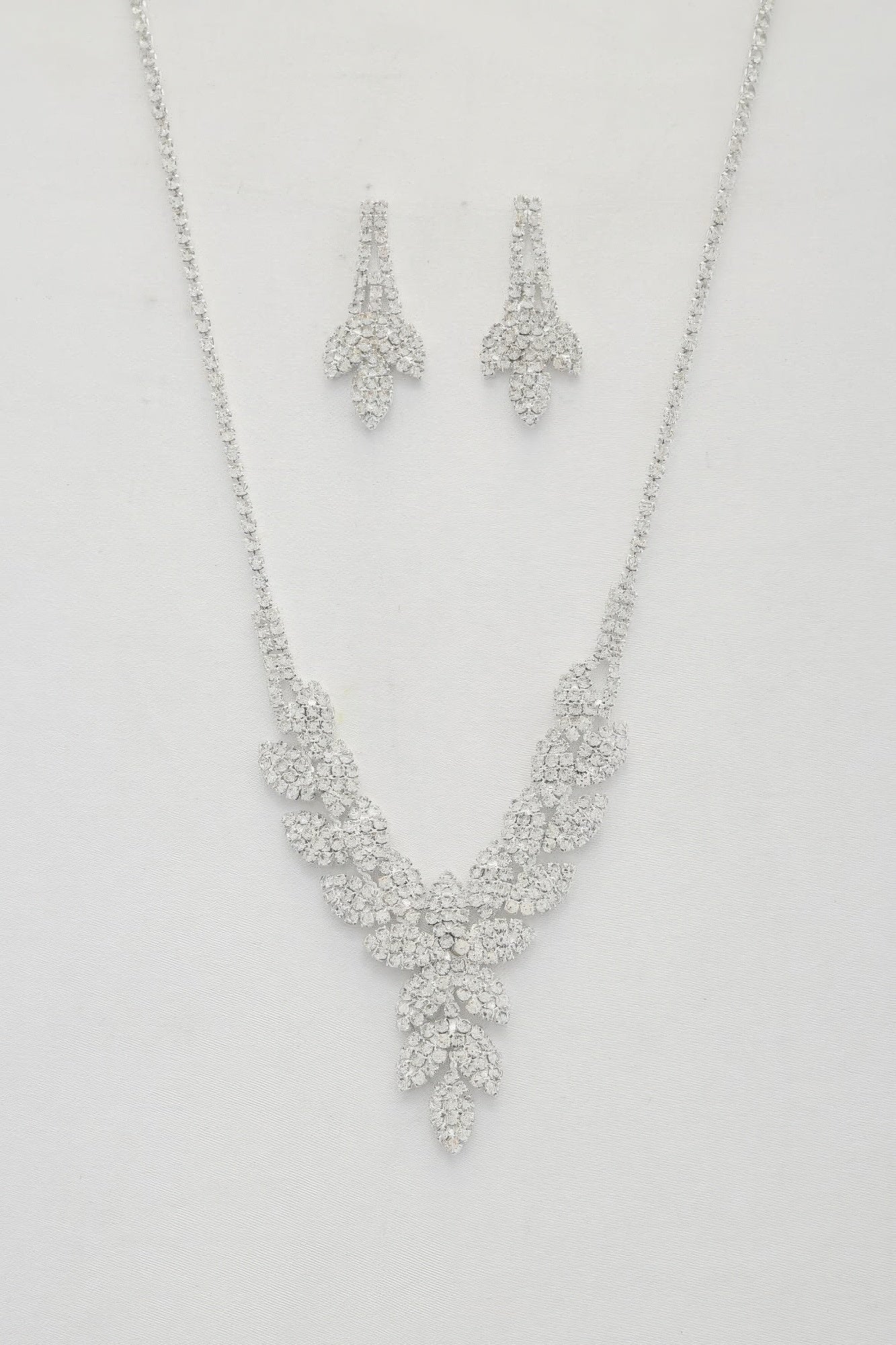 Leaf Pattern Crystal Necklace - Inspired Collective Store